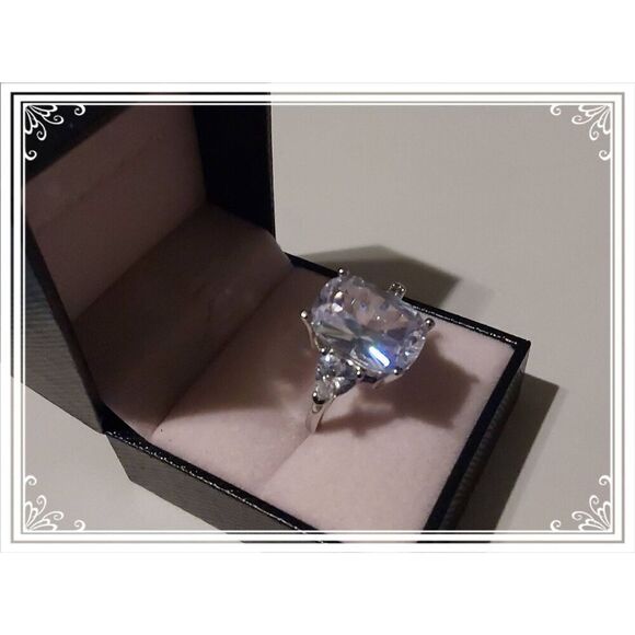 Stunning 8 Ct. Emerald & Trillion Cut Genuine Diamond Simulant Bridal Ring Sz 8 - Picture 4 of 5